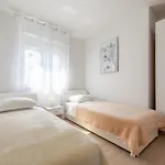 Apartman Odesa With Shared Pool Zadar