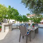 Odesa With Shared Pool Apartman Zadar