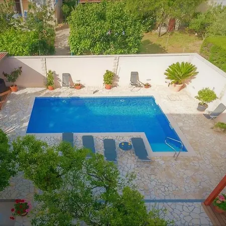 Odesa With Shared Pool Apartman *