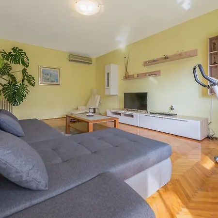 Apartman Odesa With Shared Pool