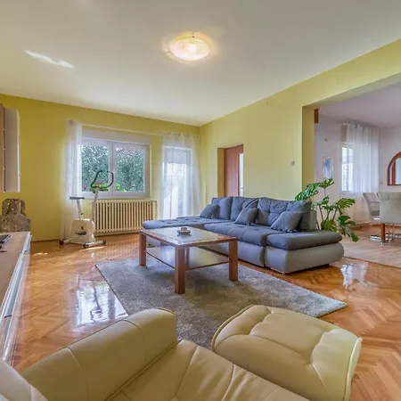 Apartman Odesa With Shared Pool *