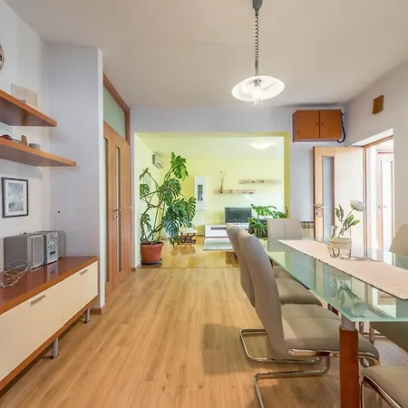 Apartman Odesa With Shared Pool *