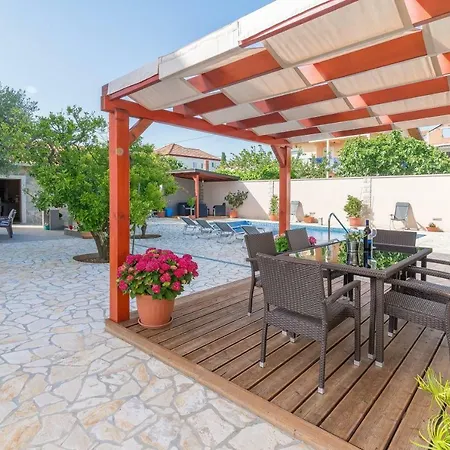 Apartman Odesa With Shared Pool Zadar