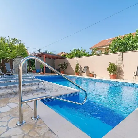 Apartman Odesa With Shared Pool Zadar