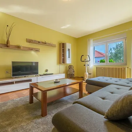 Odesa With Shared Pool Appartement