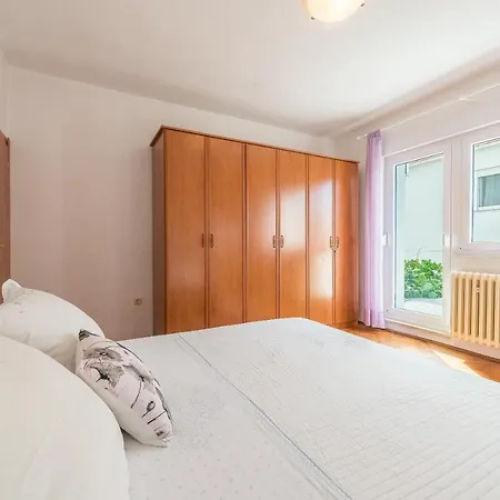 Odesa With Shared Pool Appartement