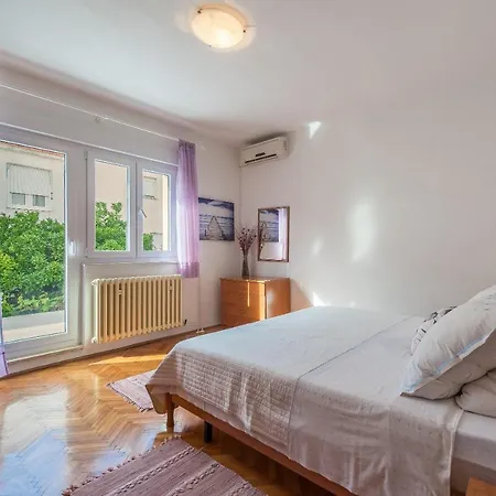Odesa With Shared Pool Appartement Zadar