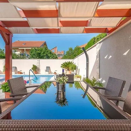 Appartement Odesa With Shared Pool *