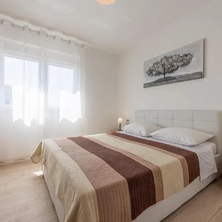 Odesa With Shared Pool Appartement Zadar