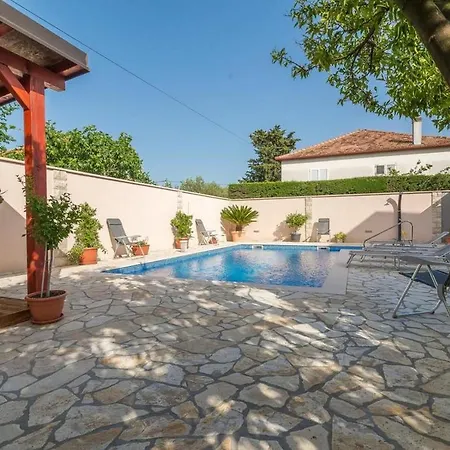 Odesa With Shared Pool Apartamento Zadar