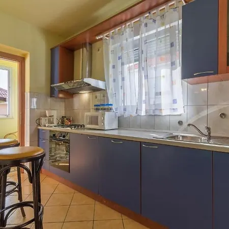 Odesa With Shared Pool Appartement Zadar