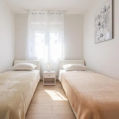 Appartement Odesa With Shared Pool Zadar