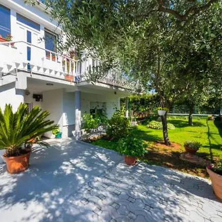 Odesa With Shared Pool Appartement