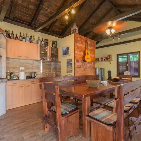 Appartement Odesa With Shared Pool *