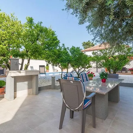 Odesa With Shared Pool Apartament Zadar