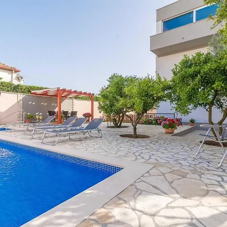 Odesa With Shared Pool Appartement