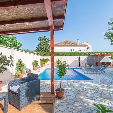 Appartement Odesa With Shared Pool Zadar