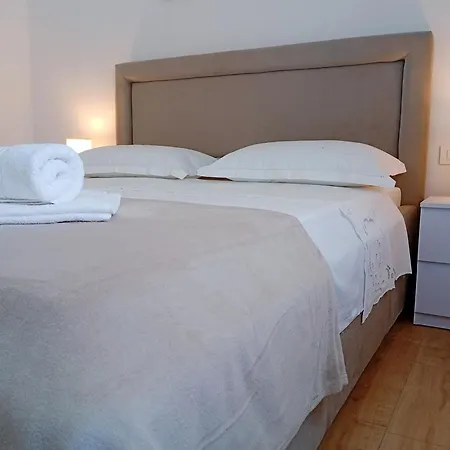 Odesa With Shared Pool Appartement Zadar