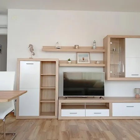 Odesa With Shared Pool Appartement Zadar