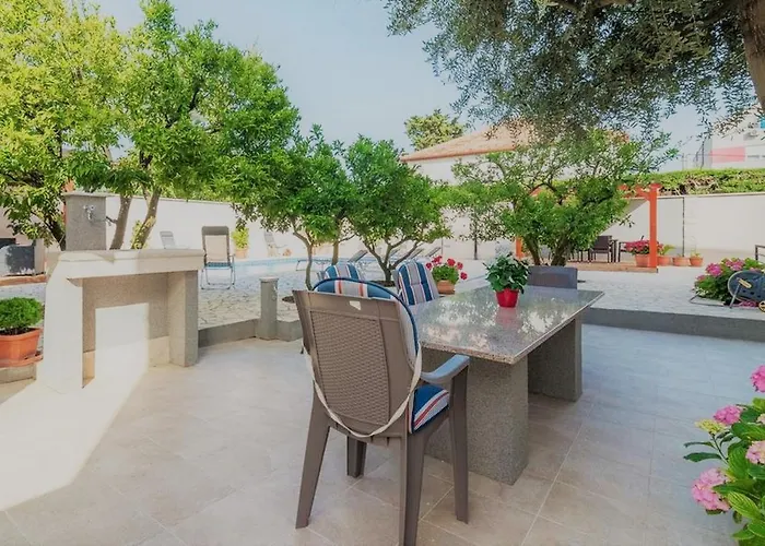 Odesa With Shared Pool 扎达尔