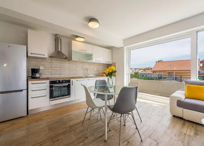 Odesa With Shared Pool Lägenhet