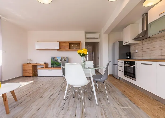 Odesa With Shared Pool Апартаменты Задар